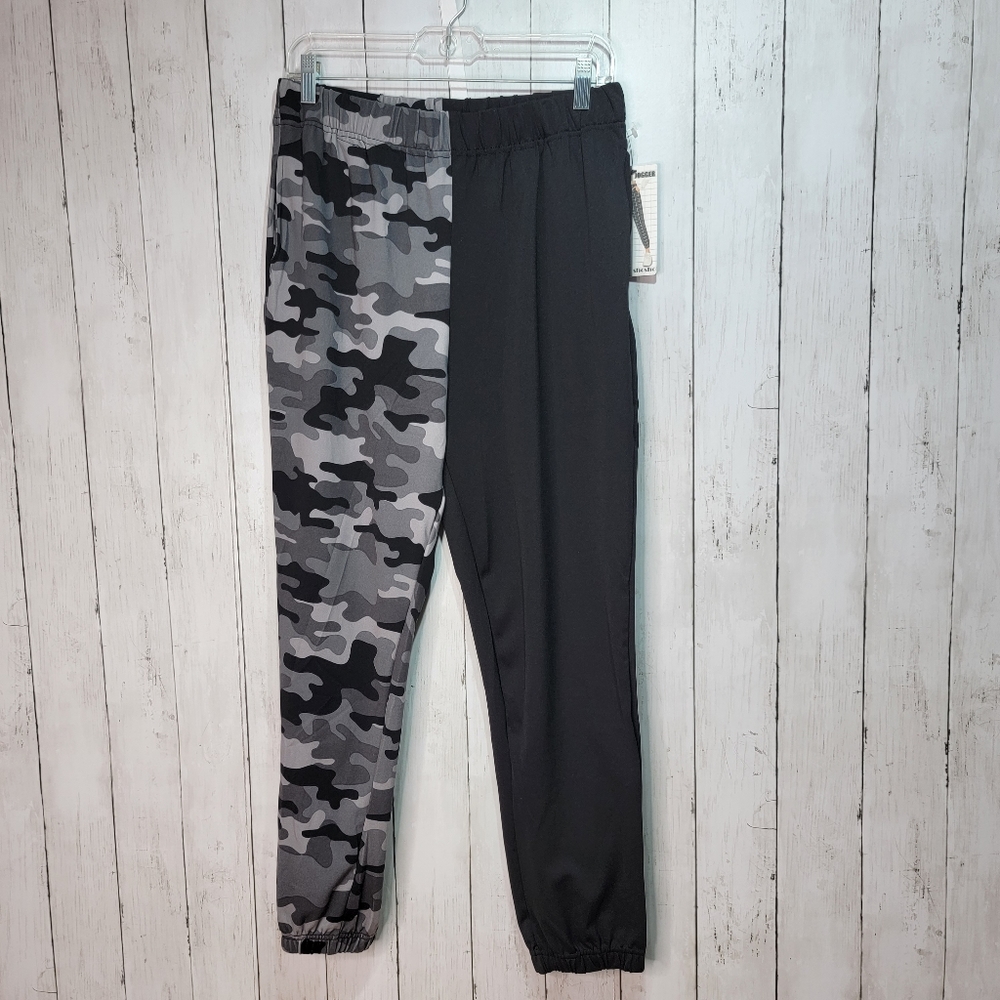 New! SHOSHO Women's Spliced Gray Camouflage/ Black Jogger Pants Size Large.